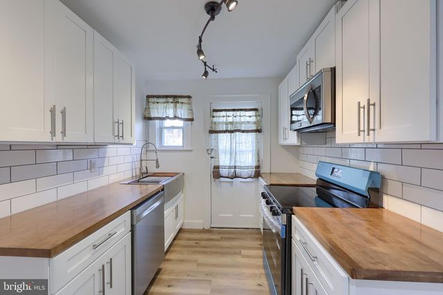 561 BURROWES AVE, Lancaster, PA 17602