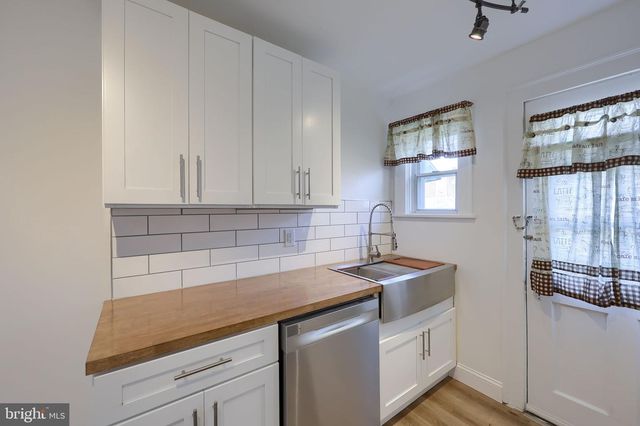 561 BURROWES AVE, Lancaster, PA 17602