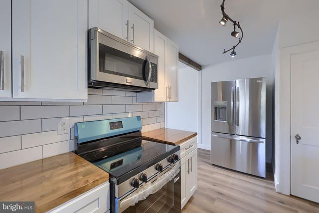 561 BURROWES AVE, Lancaster, PA 17602