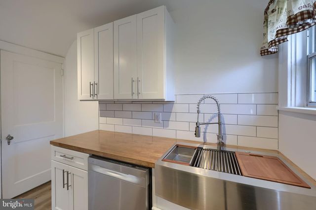 561 BURROWES AVE, Lancaster, PA 17602