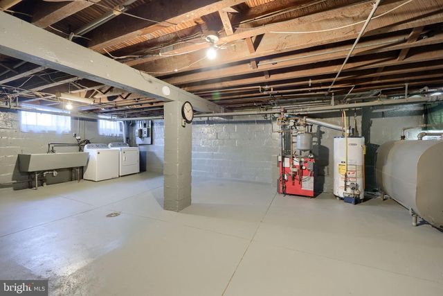 561 BURROWES AVE, Lancaster, PA 17602