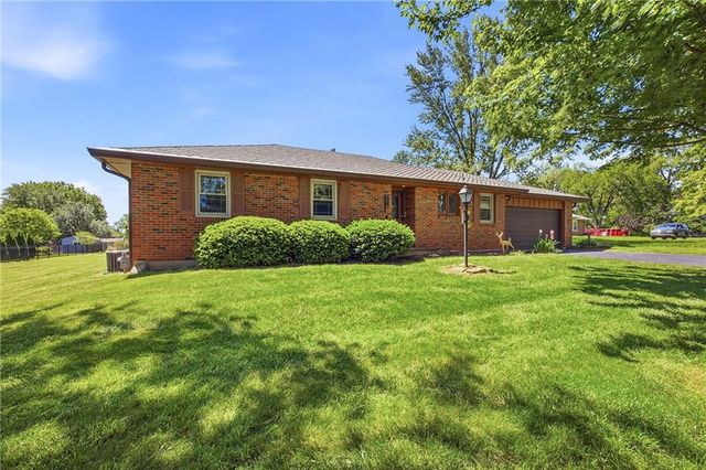 10413 W 49 Street, Shawnee, KS 66203