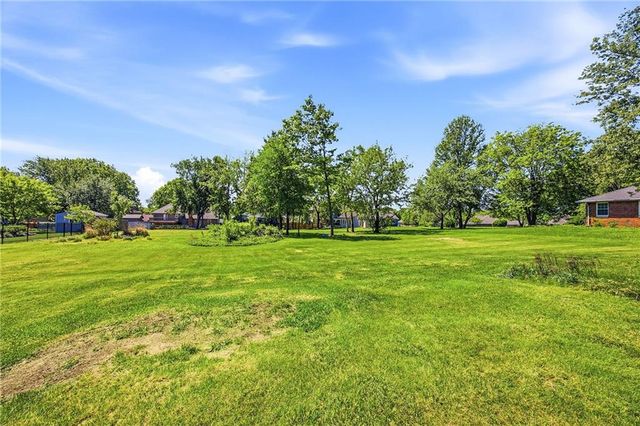 10413 W 49 Street, Shawnee, KS 66203