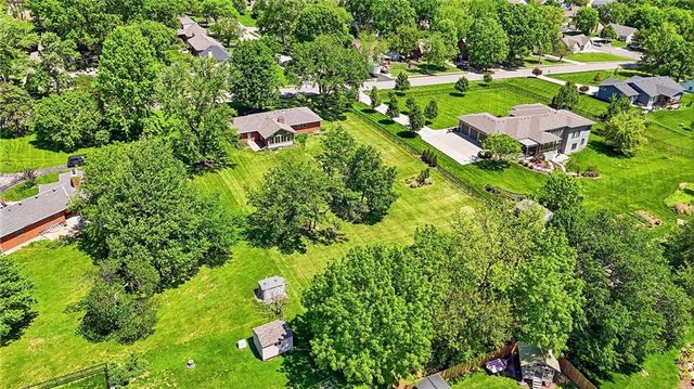 10413 W 49 Street, Shawnee, KS 66203