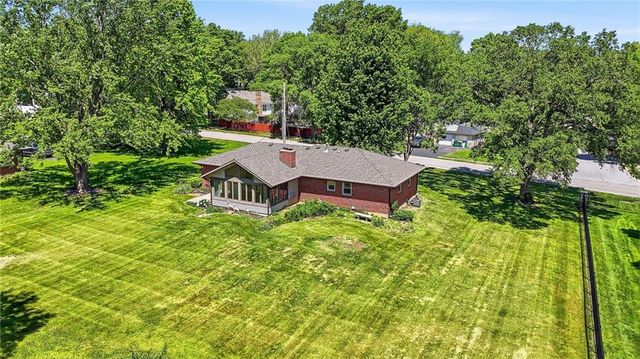 10413 W 49 Street, Shawnee, KS 66203