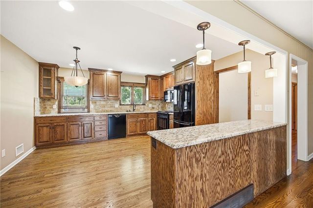 10413 W 49 Street, Shawnee, KS 66203