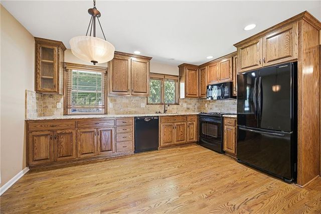 10413 W 49 Street, Shawnee, KS 66203