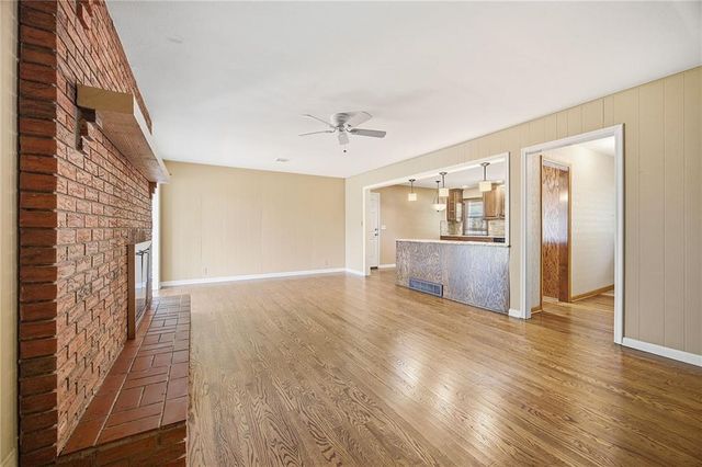 10413 W 49 Street, Shawnee, KS 66203