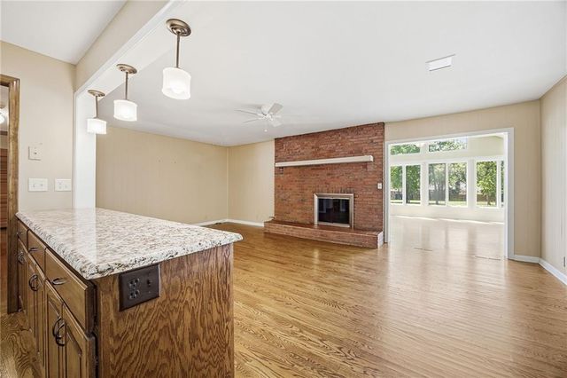 10413 W 49 Street, Shawnee, KS 66203