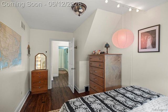 1808 Lombardy, Highland, MI 48356