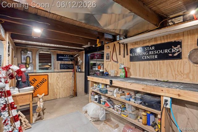 1808 Lombardy, Highland, MI 48356