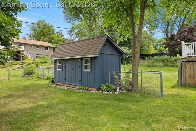 1808 Lombardy, Highland, MI 48356