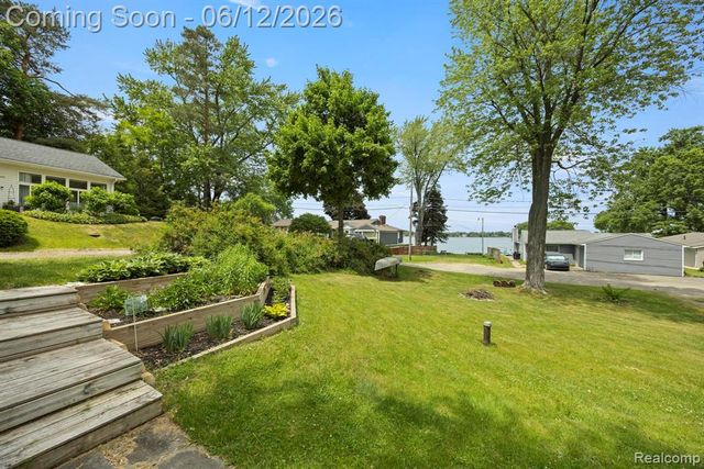 1808 Lombardy, Highland, MI 48356