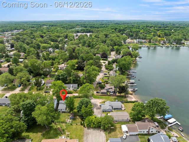 1808 Lombardy, Highland, MI 48356