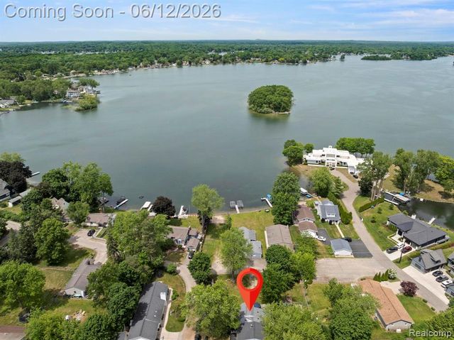 1808 Lombardy, Highland, MI 48356
