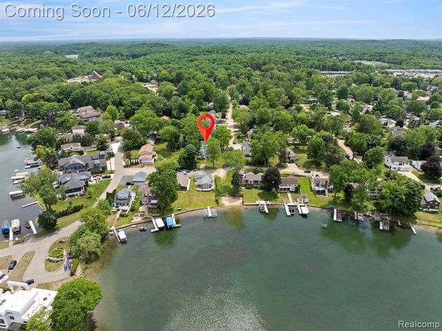 1808 Lombardy, Highland, MI 48356