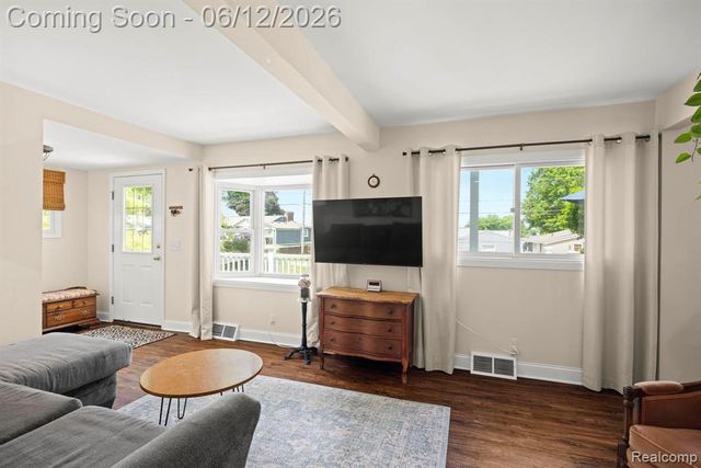 1808 Lombardy, Highland, MI 48356