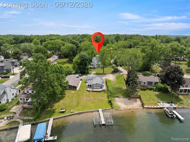1808 Lombardy, Highland, MI 48356