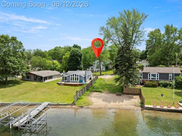 1808 Lombardy, Highland, MI 48356