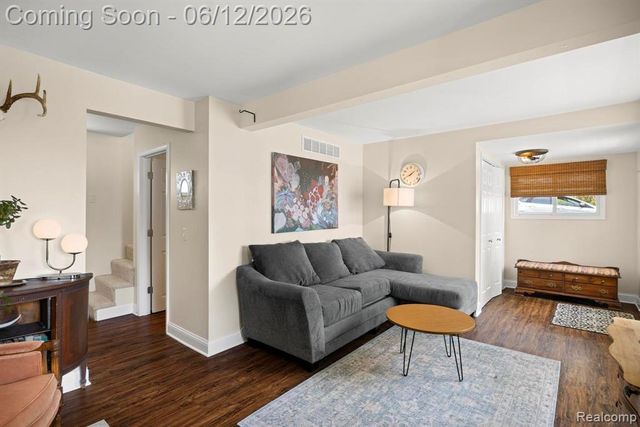 1808 Lombardy, Highland, MI 48356