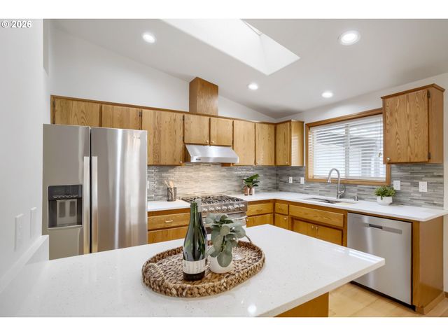 218 Sw 11TH St, Dundee, OR 97115
