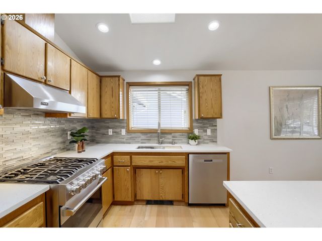 218 Sw 11TH St, Dundee, OR 97115