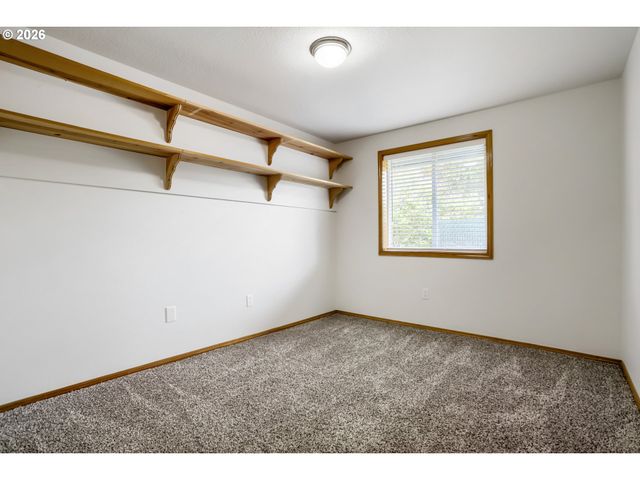 218 Sw 11TH St, Dundee, OR 97115