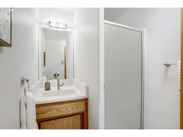 218 Sw 11TH St, Dundee, OR 97115