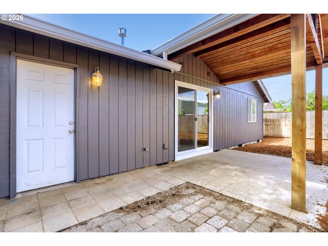 218 Sw 11TH St, Dundee, OR 97115