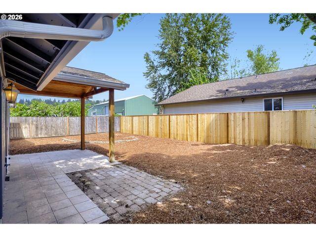 218 Sw 11TH St, Dundee, OR 97115