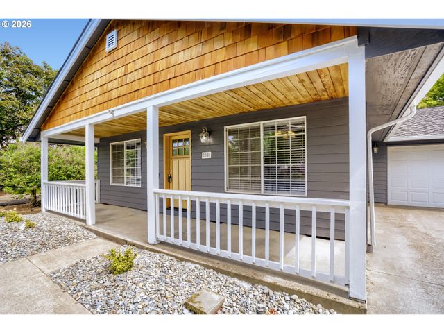 218 Sw 11TH St, Dundee, OR 97115