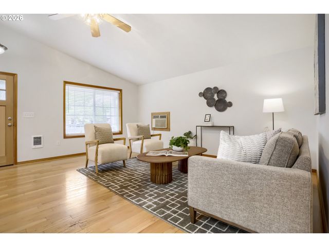 218 Sw 11TH St, Dundee, OR 97115
