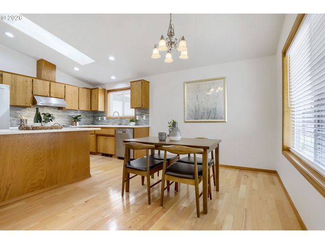 218 Sw 11TH St, Dundee, OR 97115