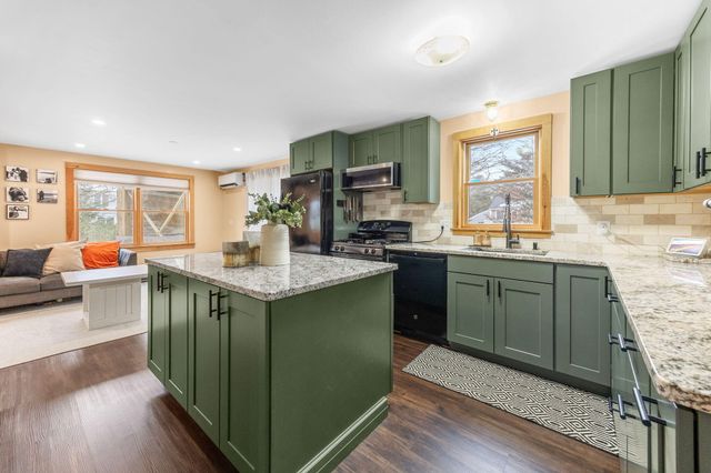 25 Rainbow Lane, Mashpee, MA 02649