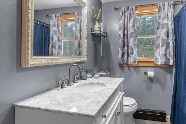 25 Rainbow Lane, Mashpee, MA 02649