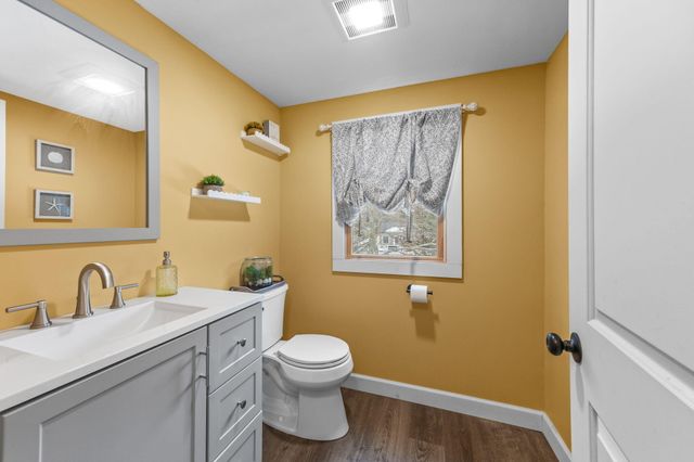 25 Rainbow Lane, Mashpee, MA 02649