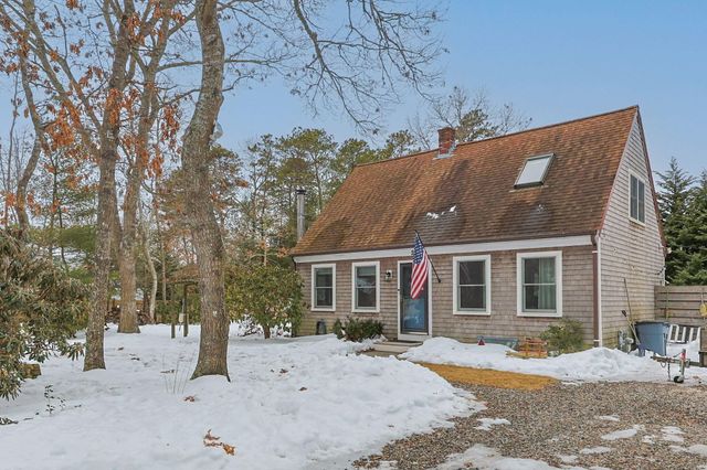 25 Rainbow Lane, Mashpee, MA 02649