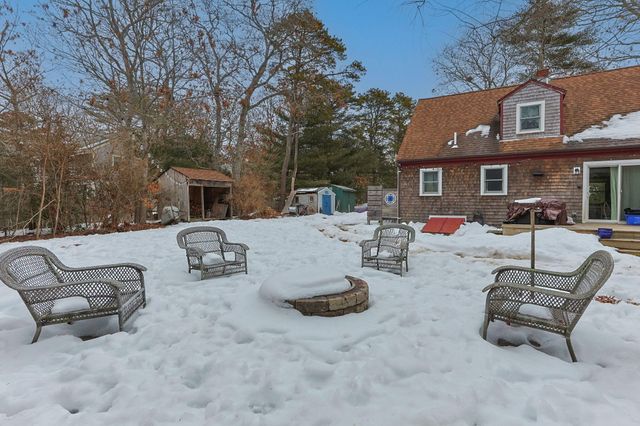 25 Rainbow Lane, Mashpee, MA 02649