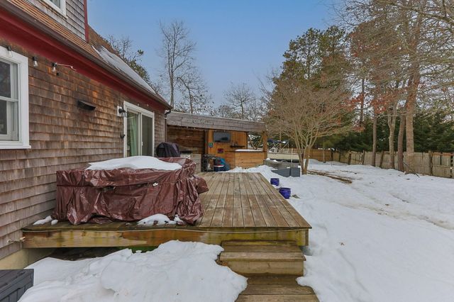 25 Rainbow Lane, Mashpee, MA 02649