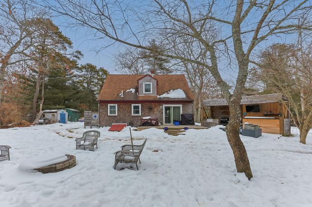 25 Rainbow Lane, Mashpee, MA 02649