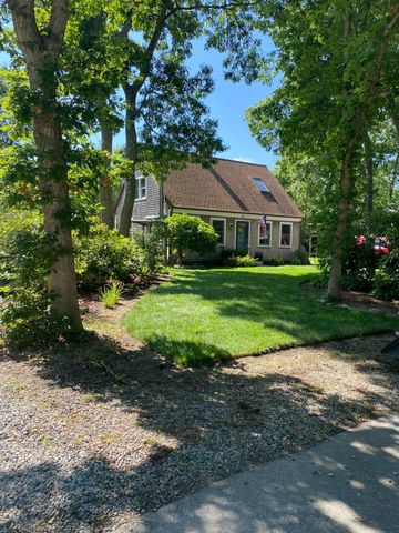 25 Rainbow Lane, Mashpee, MA 02649