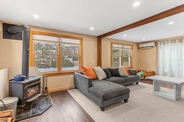 25 Rainbow Lane, Mashpee, MA 02649