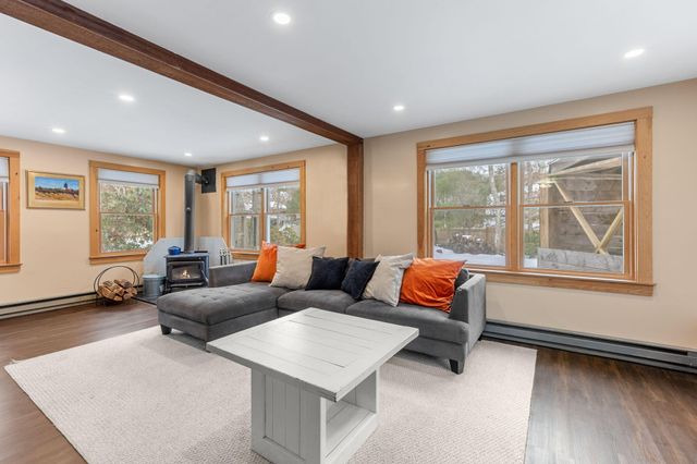 25 Rainbow Lane, Mashpee, MA 02649