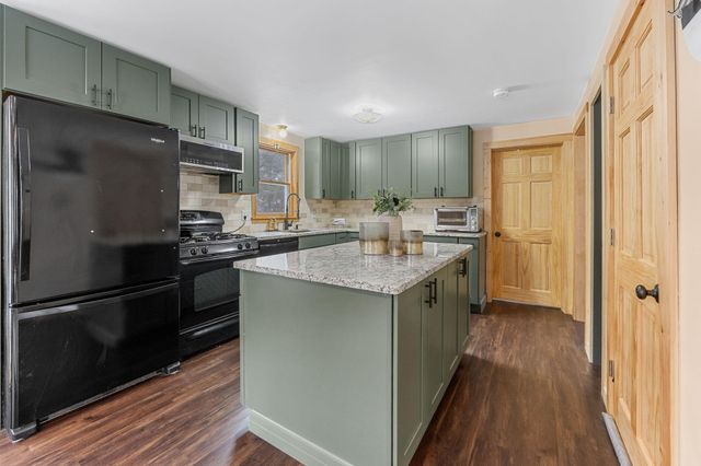 25 Rainbow Lane, Mashpee, MA 02649