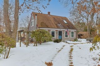 25 Rainbow Lane, Mashpee, MA 02649