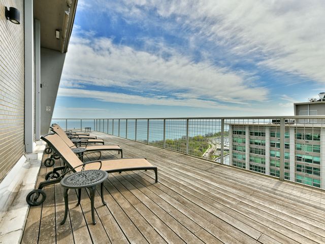 3600 N LAKE SHORE Drive 216, Chicago, IL 60613