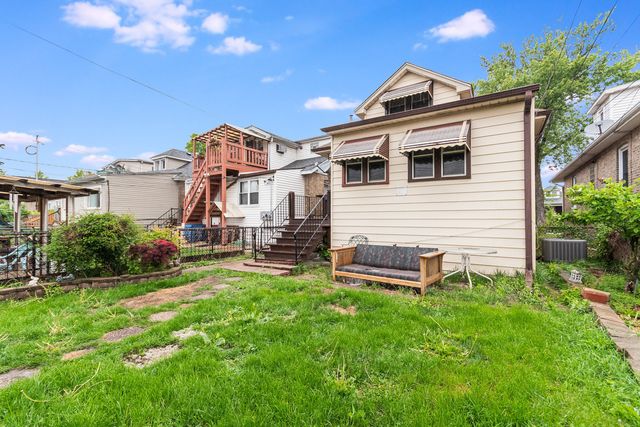 5941 W Waveland Avenue, Chicago, IL 60634