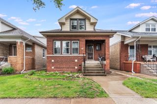 5941 W Waveland Avenue, Chicago, IL 60634