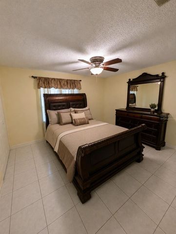 8002 WOODVINE PLACE, Tampa, FL 33615