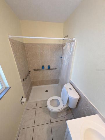 8002 WOODVINE PLACE, Tampa, FL 33615